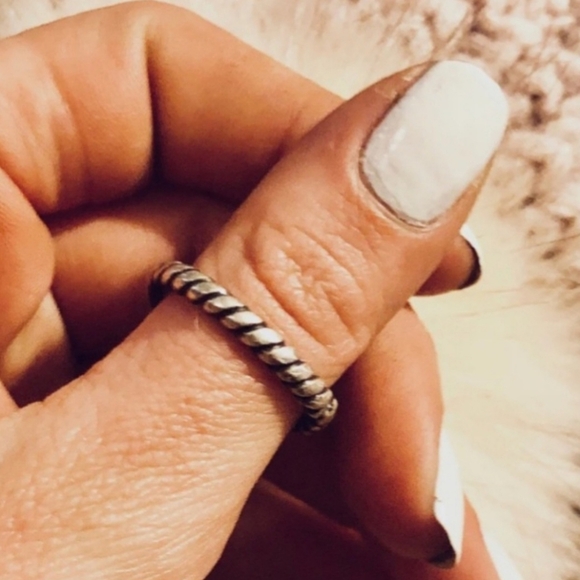 James Avery Retired Small Twisted Wire Ring, size 9 - Picture 4 of 6